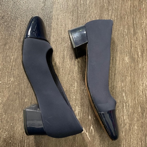 Clarks Collection Women Navy Blue Patent Cap Toe Block Heel Pumps Shoes Size 9.5 - Picture 5 of 7